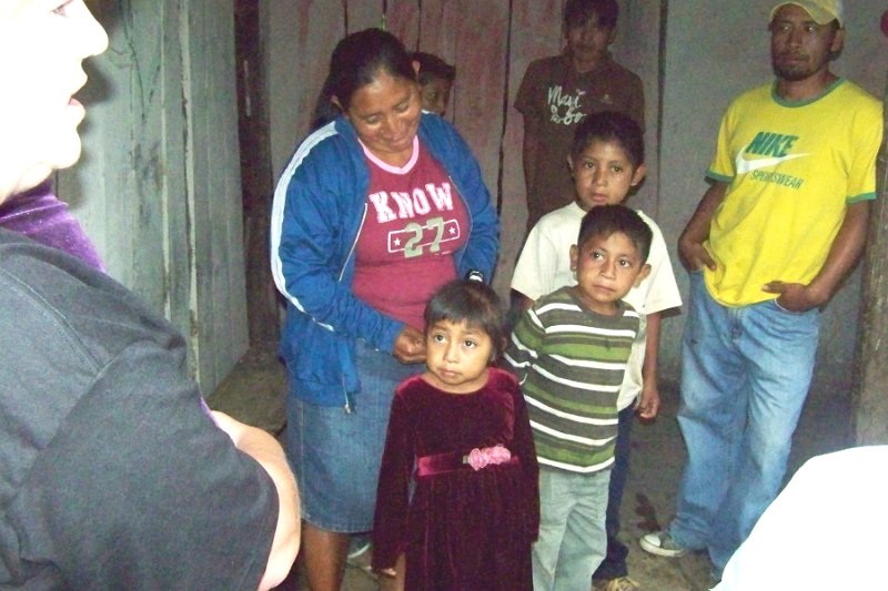100_3549.JPG - Dunia's mom and family.