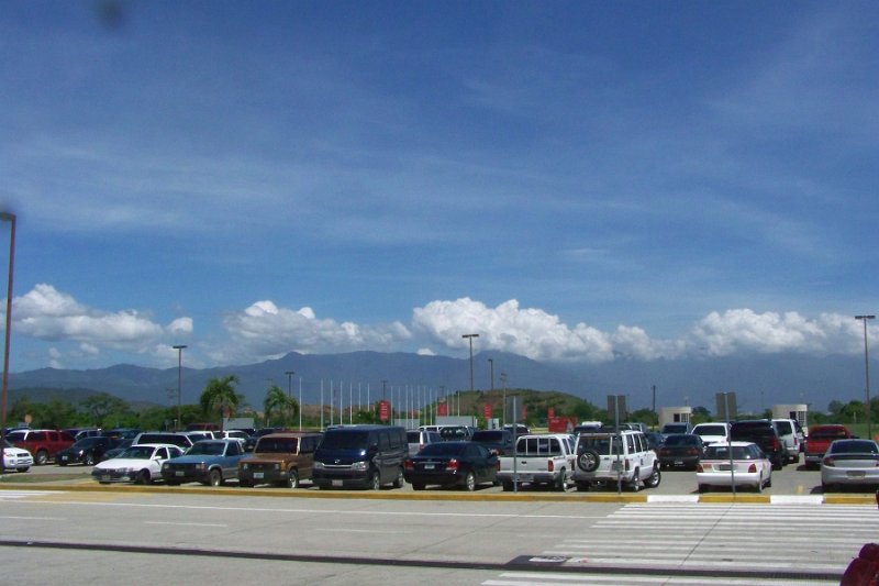 100_3611.JPG - Mountains outside airport.